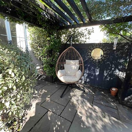 Private Garden Oasis In Central Bristol Exterior photo