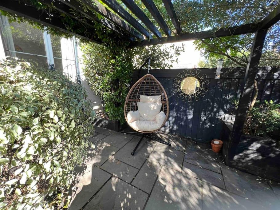 Private Garden Oasis In Central Bristol Exterior photo